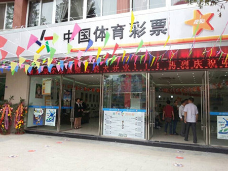 台显得尤为 台显得尤为